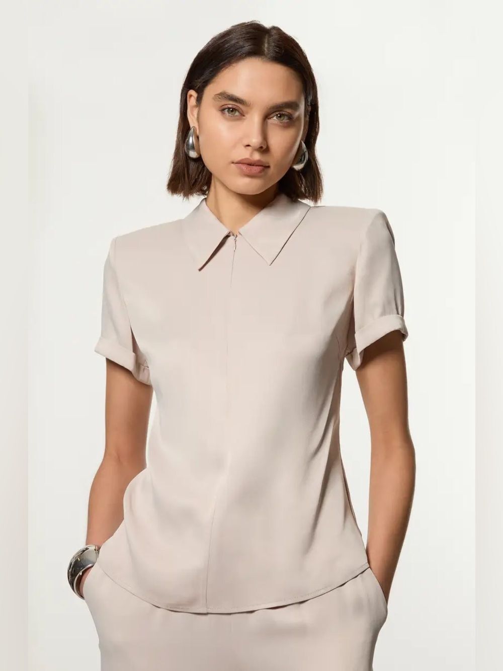 Karen Millen Collared Zip Satin Short Sleeve Woven Top in Silver 2 NWT